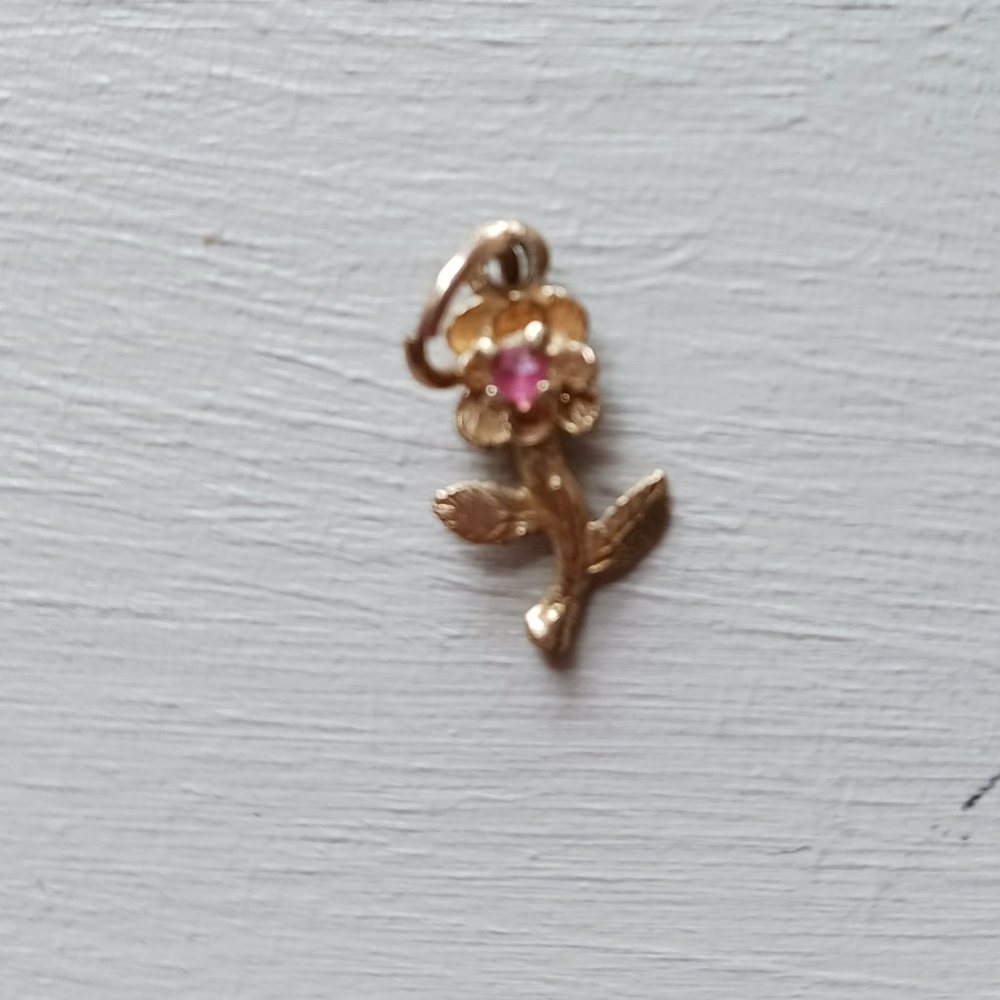 10K Flower Charm
